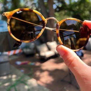 Ray-Ban Round Tortoise Sunglasses